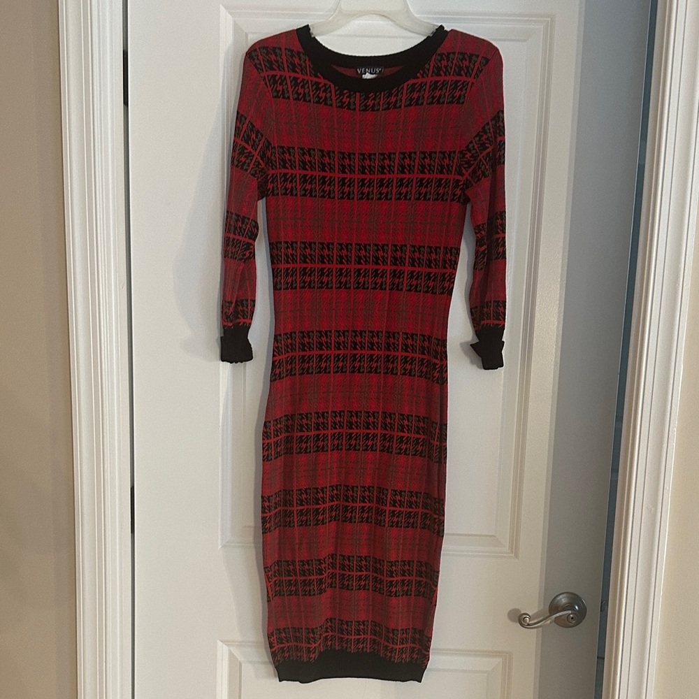 VENUS Red and Black Long Sleeve Dress - Small - Like New